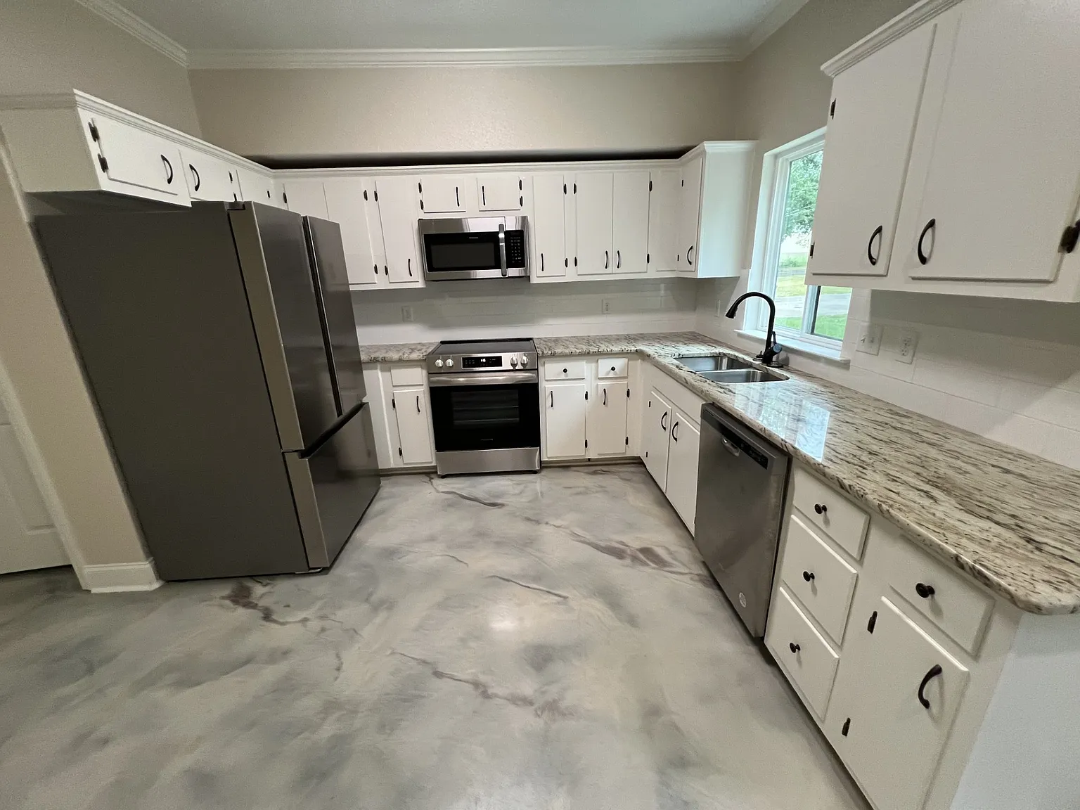 3 bed, 2.5 bath, 2200 sqft, $1,400 — Photo 4
