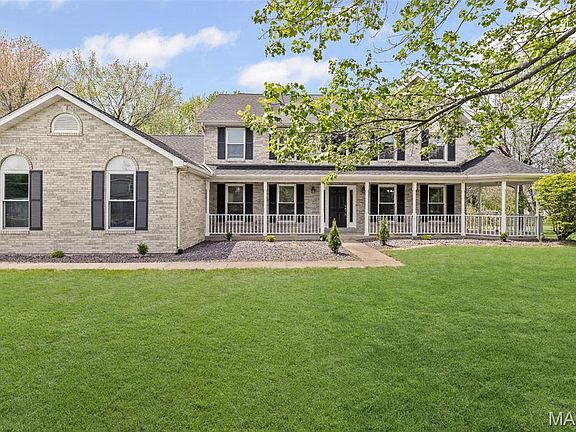 2nd image of 121 S Lindenwood Dr