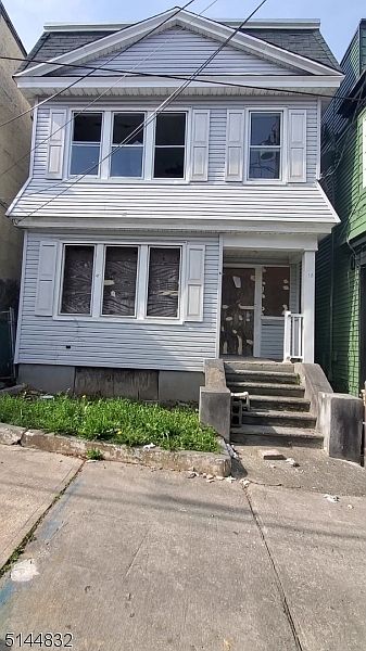 2nd image of 15 Montrose Ter