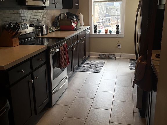 2nd image of 903 W Clay St