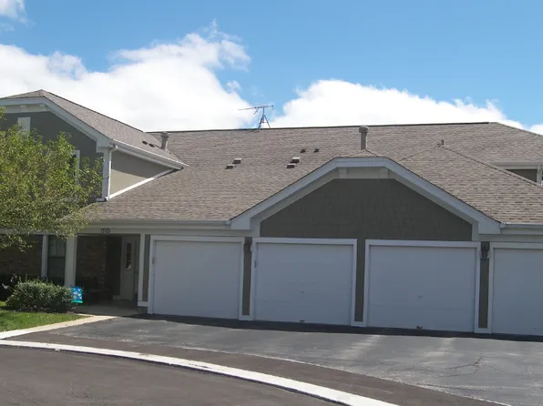 318 Maplewood Ct APT D2, Schaumburg, IL 60193