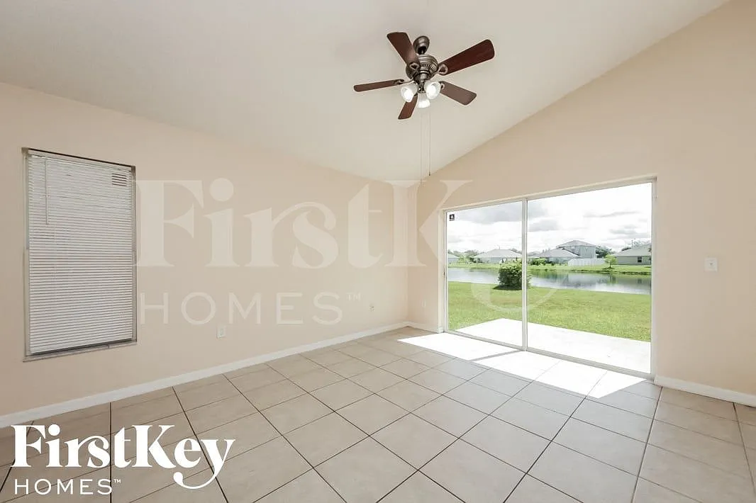 4 bed, 2.0 bath, 1654 sqft, $2,820 — Photo 4