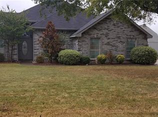 124 Kings Court Dr, Waxahachie, TX 75165