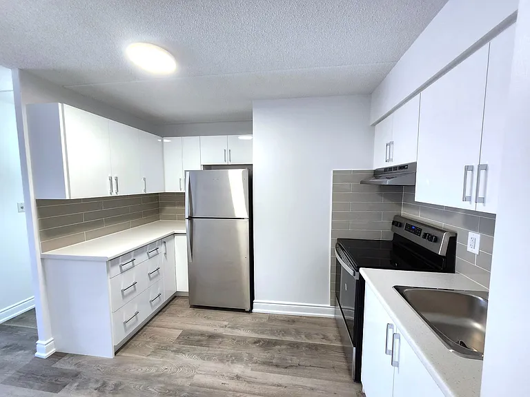 17 Coldwater Rd W — Photo 10