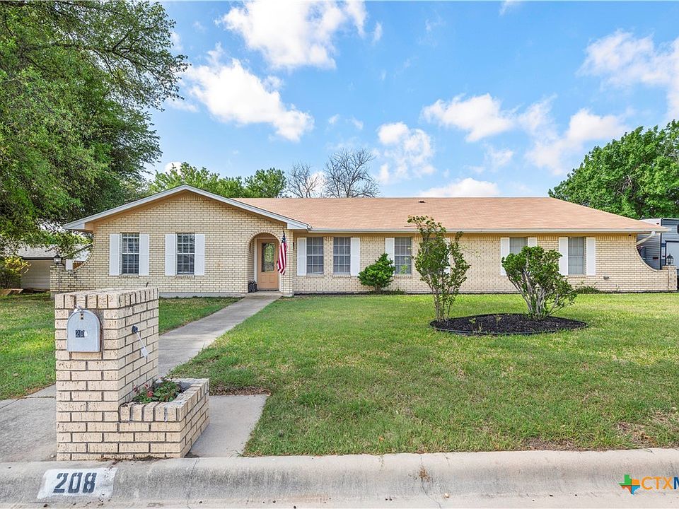 1st image of 208 Red Oak Dr