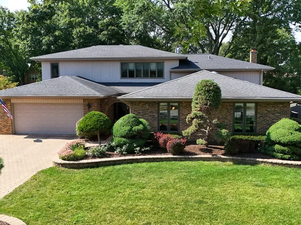 7202 Gold Grove Pl, Darien, IL 60561