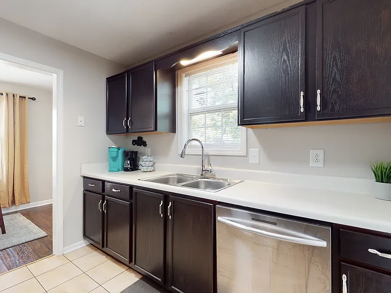 344 Pioneer Dr — Photo 10
