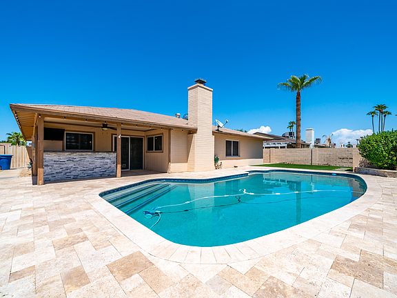 3rd image of 2307 E Loma Vista Dr