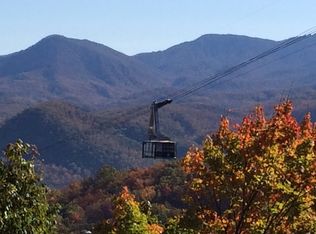 1535 Zurich Rd, Gatlinburg, TN 37738