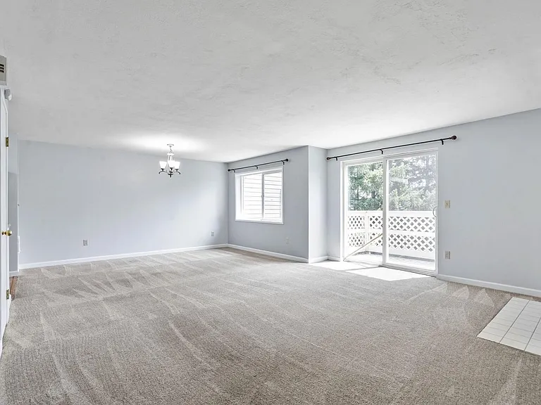 3433 McNary Pkwy #302 — Photo 9