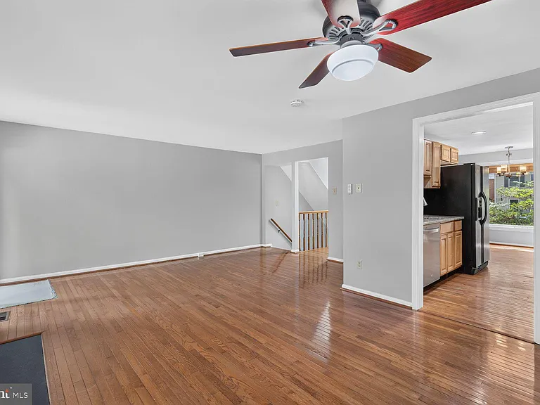 8228 Goldstream Ct — Photo 8