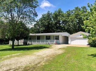 221 Lewis Ln, Hillsboro, IL 62049