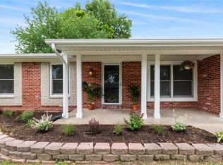 2142 Rountree Dr, Saint Louis, MO 63136