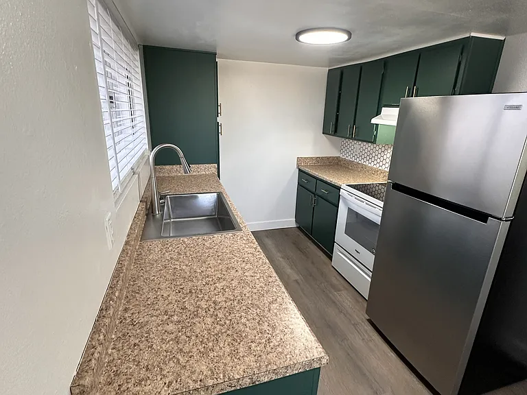 3301 W Harmont Dr #4 — Photo 1