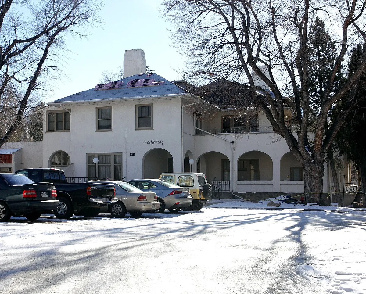 Building Photo - The Manor