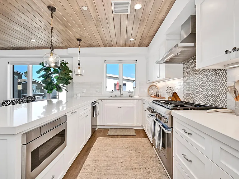 3940 Seashore Dr — Photo 15