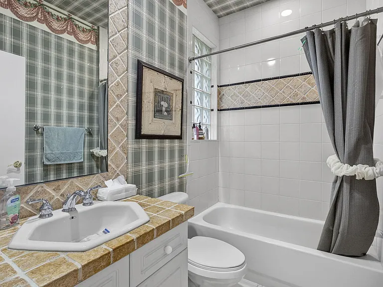 10880 Northgreen Dr — Photo 29