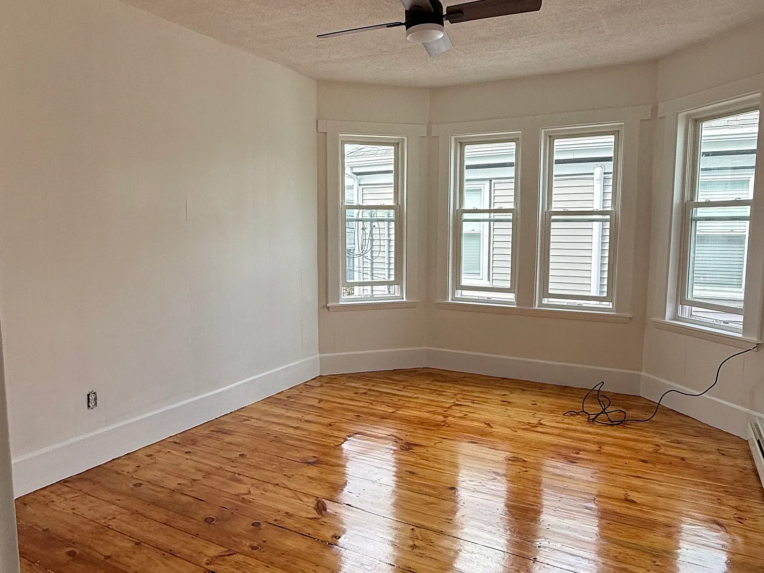 2 bed, 1300 sqft, $2,500 — Photo 2