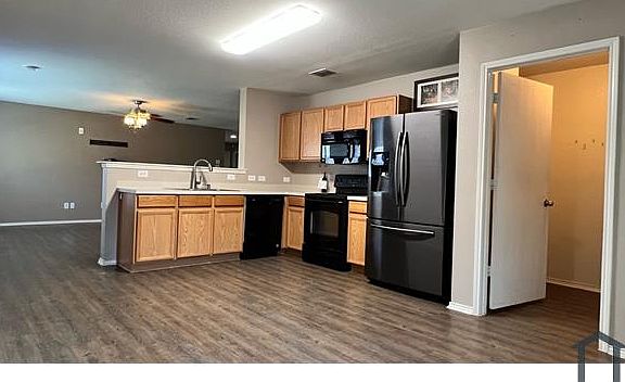 3rd image of 4916 Pacific Way Dr