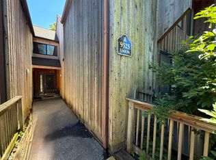 9525 S Pointe Lasalles Dr, Bloomington, IN 47401