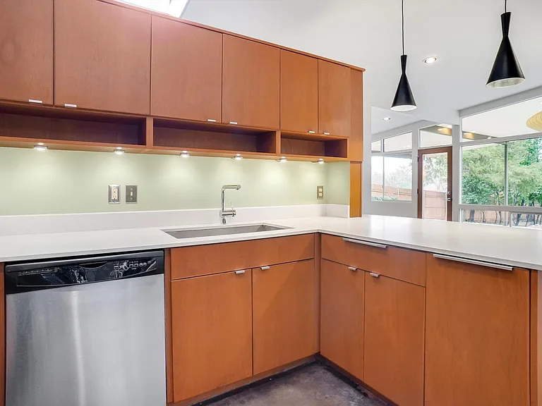 1403 Kendolph Dr — Photo 13