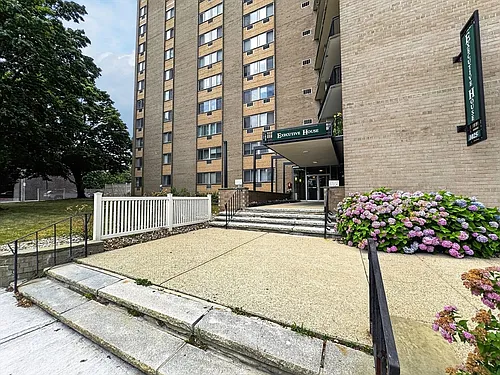 1025 Hancock St Photo 1