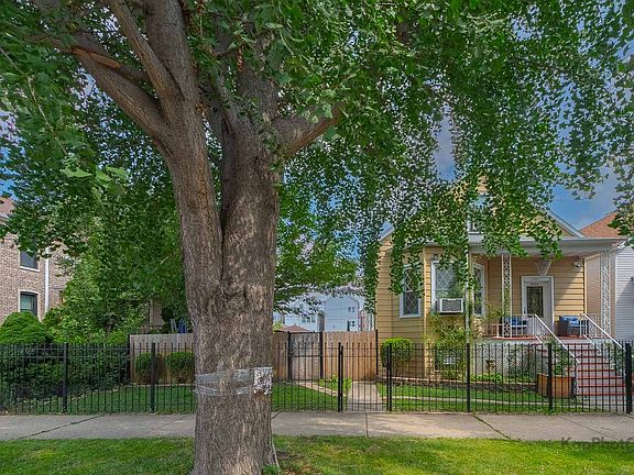 2nd image of 3122 W 39th Pl