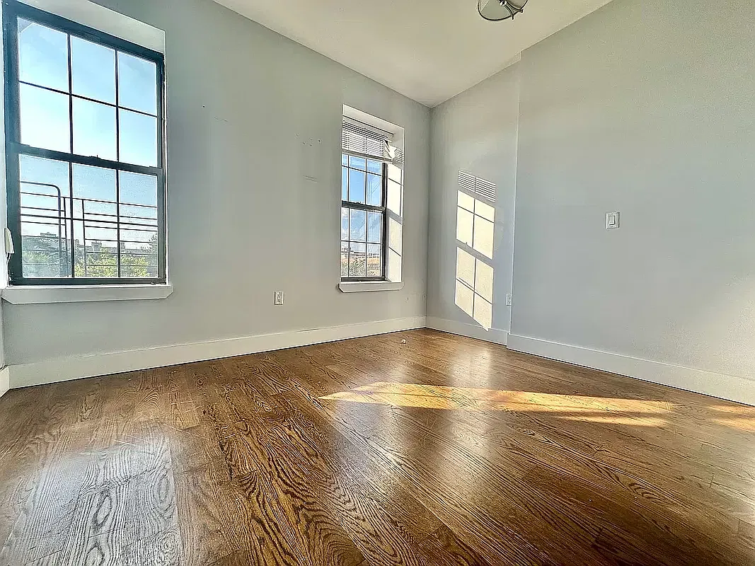634 Kosciuszko Street — Photo 3