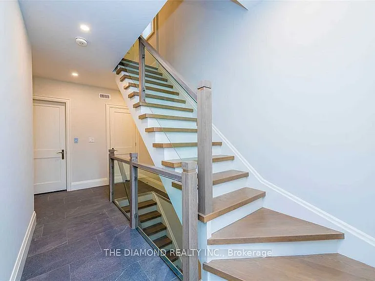 188 Westminster Ave — Photo 3