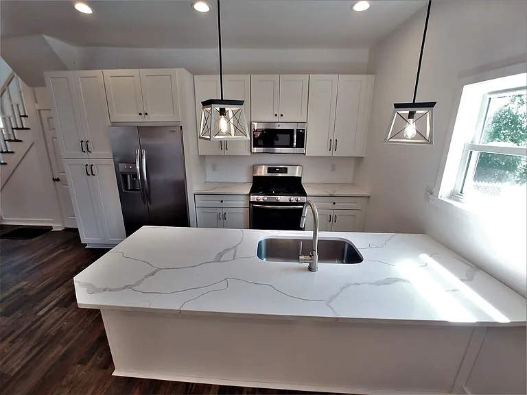 410 Walter St — Photo 2