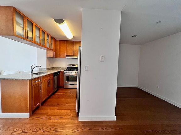 4th image of 40-26 College Point Blvd Unit 1810