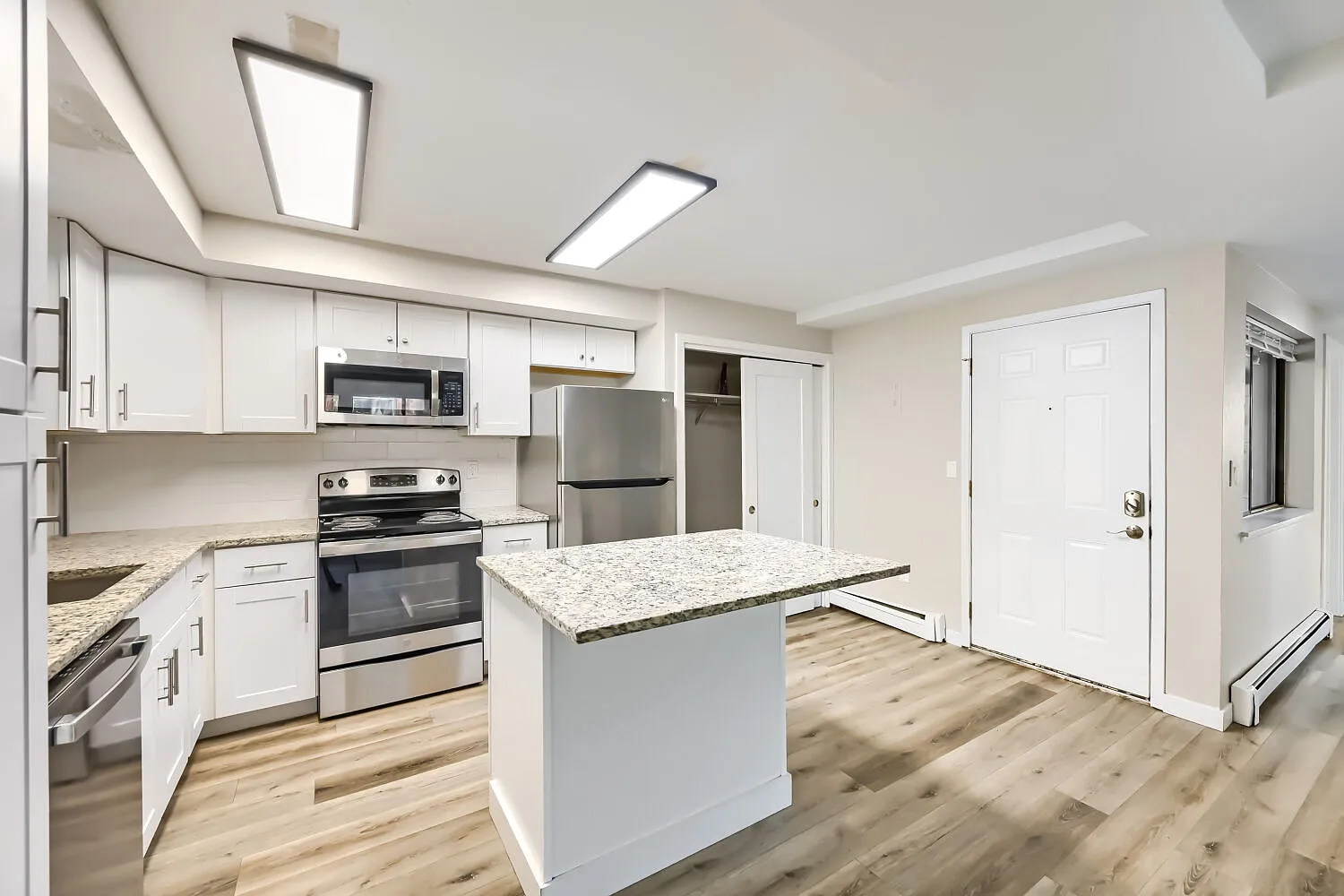 3 bed, 1100 sqft, $2,700 — Photo 3