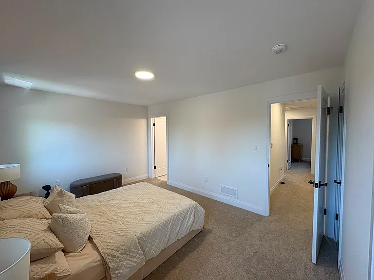 165 Tiffany St — Photo 8
