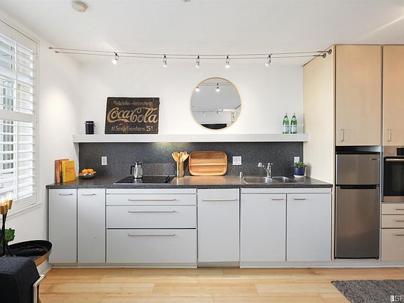 4th image of 195 7th St APT 305