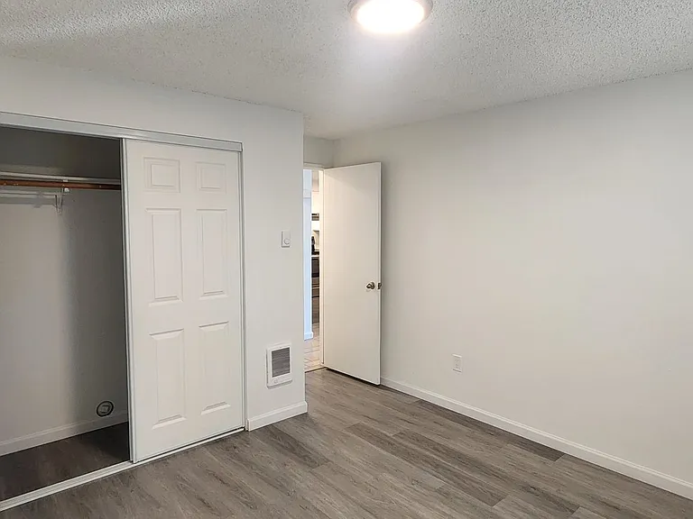 Altamont Apartments — Photo 13