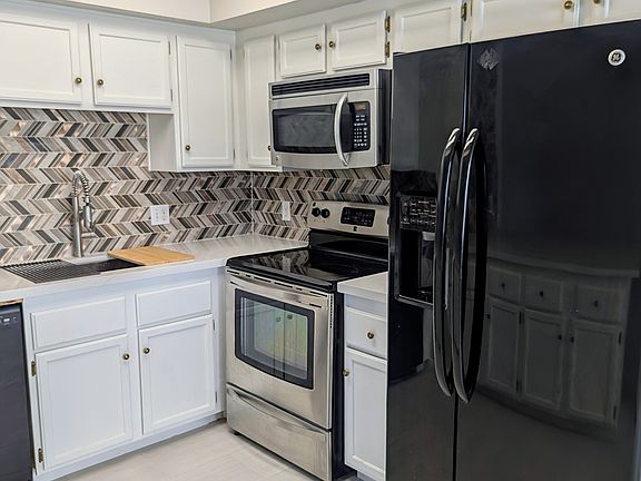 4th image of 435 Mesa Blvd Unit 202