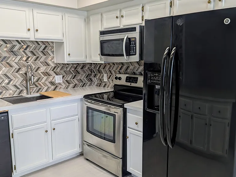 435 Mesa Blvd #202 — Photo 4