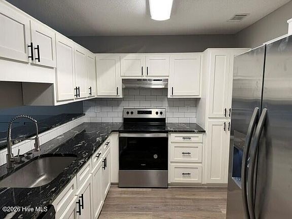 5th image of 3152 Summerchase Place