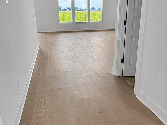5th image of 569 Chalynn St