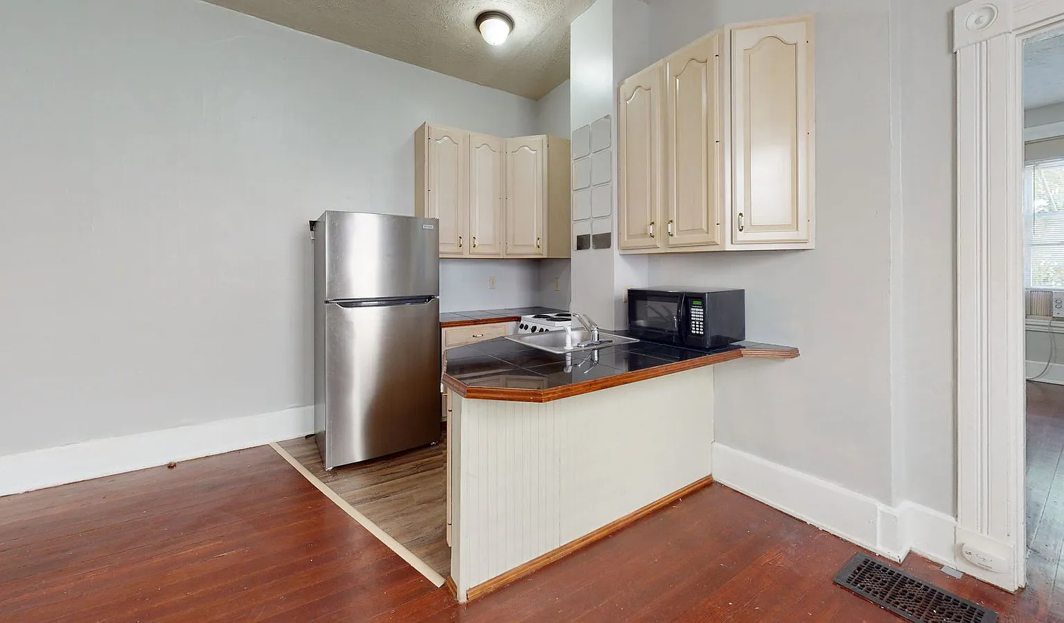 5 bed, 2.0 bath, 2279 sqft, $3,995 — Photo 1
