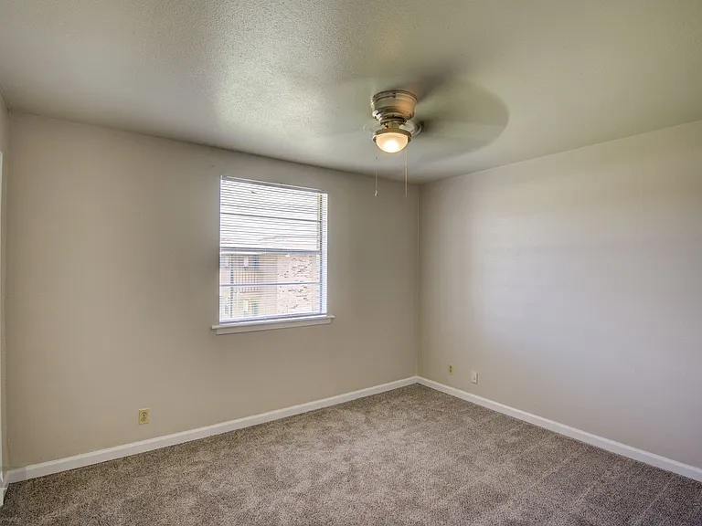 Willow Park Apartments — Photo 7
