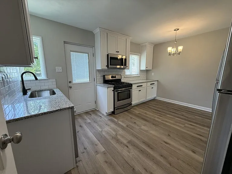 417 Graham St — Photo 3
