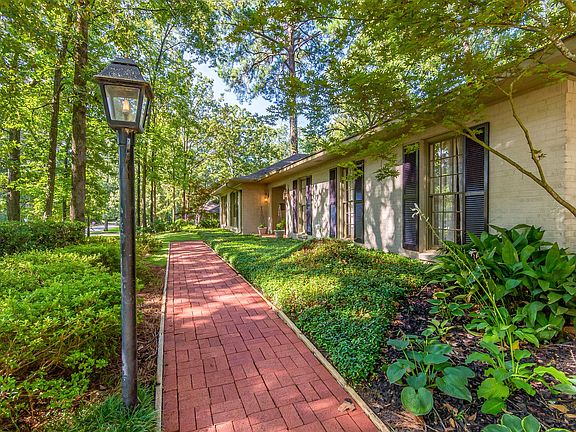 3rd image of 1614 Hillwood Dr