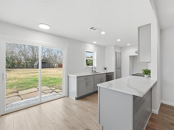 5th image of 707 Pierce Rd