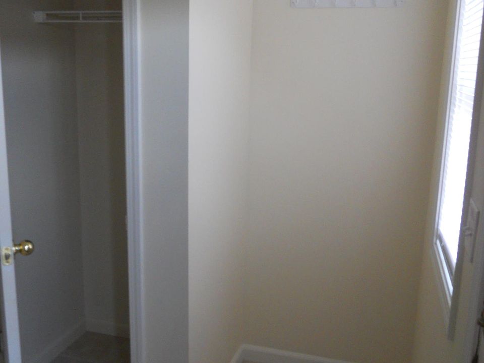 Foyer alcove and coat closet
