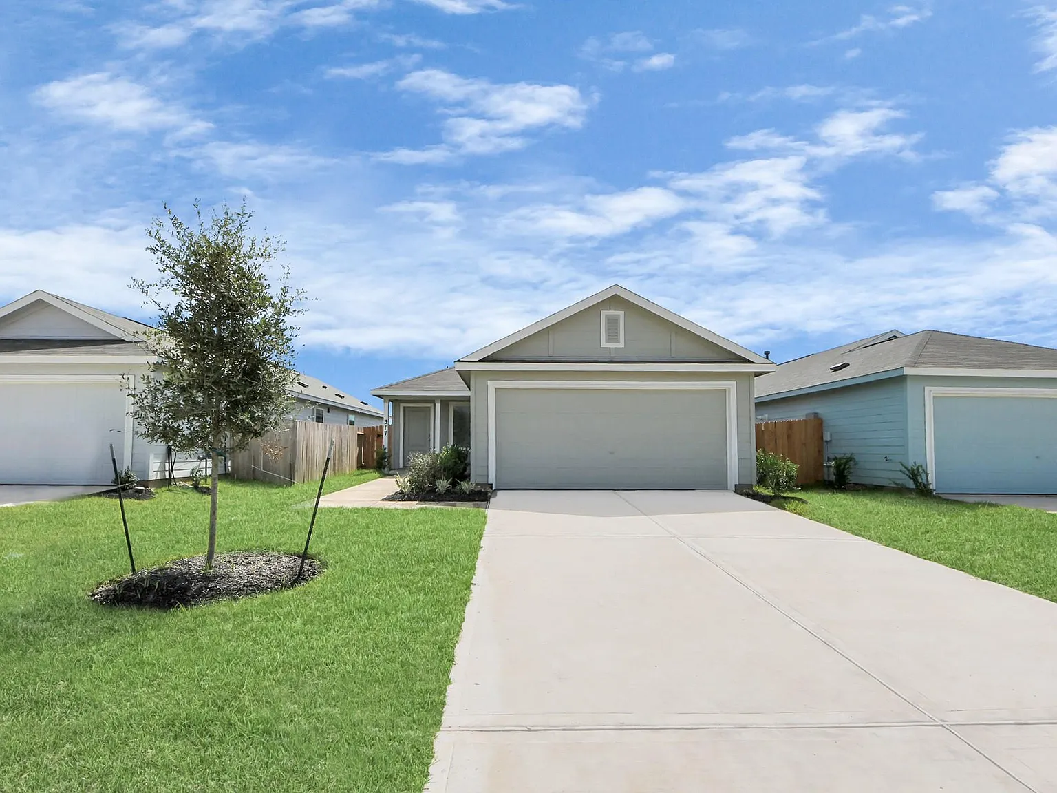 3 bed, 2.0 bath, 1402 sqft, $1,675 — Photo 3