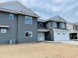 303 Old Oak Rdg, Hills, IA 52235