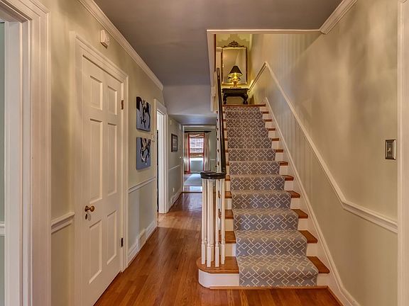 2nd image of 315 Kingsway Dr