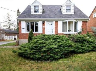 8 Dromore Cres, Toronto, ON M2R 2H5