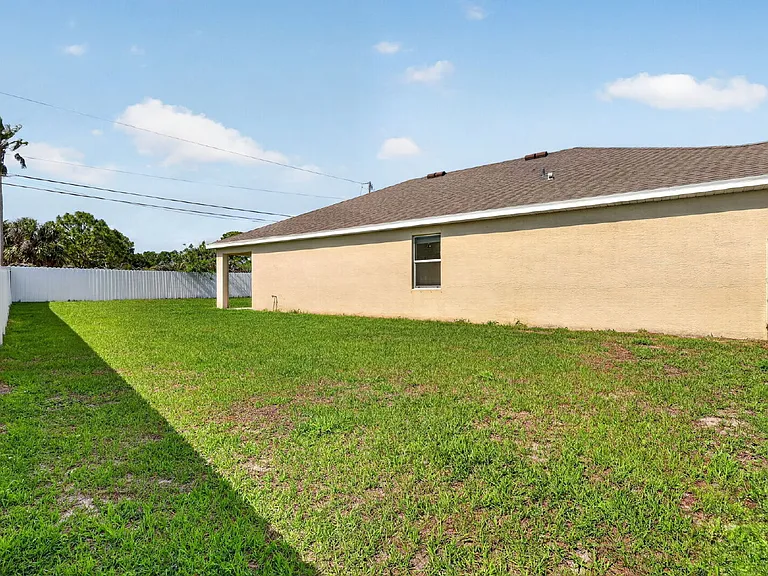 393 SW Tarra Ave — Photo 36